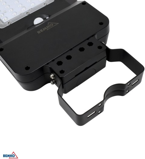 SOLARNA OPRAWA ULICZNA LED BEMKO SOLGER 20W 3000LM 3000/4000/6000K IP65 CZARNA CZ. PIR BEMKO